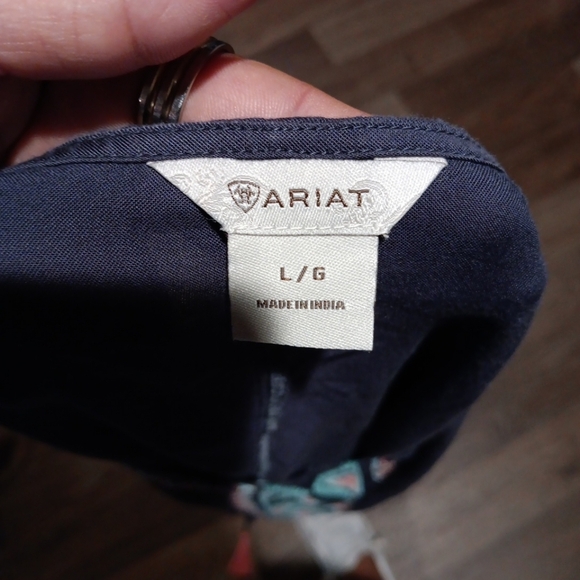 Ariat Navy Garment with Geometric Design Size L New - Picture 6 of 6